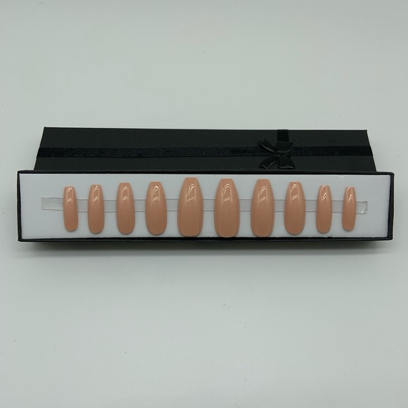 Nude/Pink Press-On Nails - Picture 2 of 3